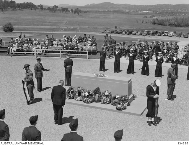 Commemorative service at the Stone of Remembrance at the Australian War Memorial, 1949