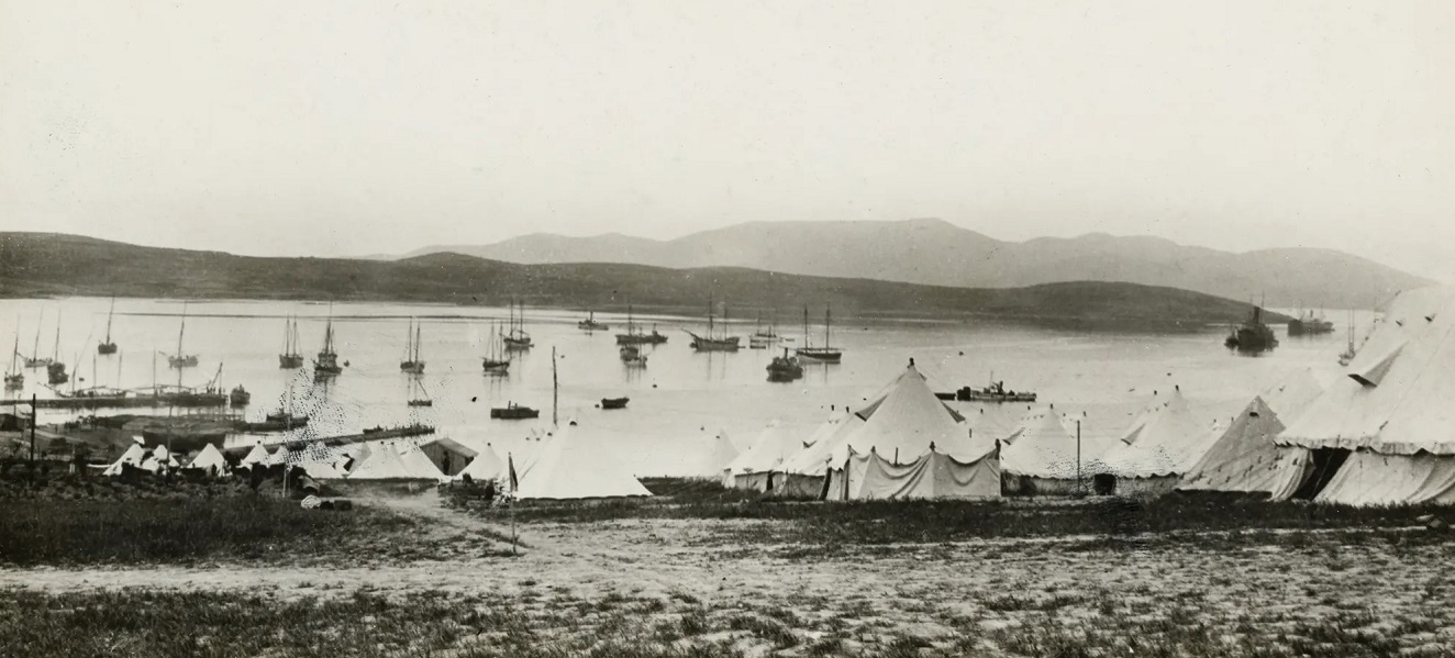 No. 1 Australian Stationary Hospital overlooking the harbour at East Mudros (AWM H13986)