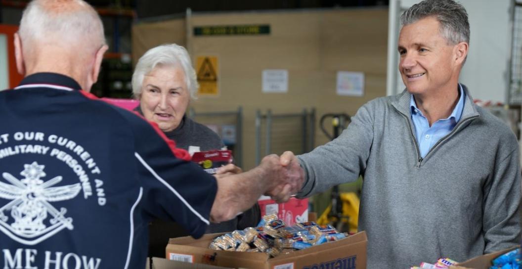 Assistant Minister Matt Thistlethwaite lends a hand with the RSL care packages.