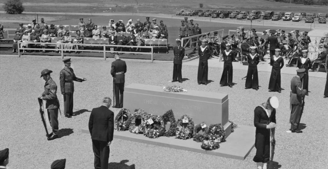 Commemorative service at the Stone of Remembrance at the Australian War Memorial, 1949