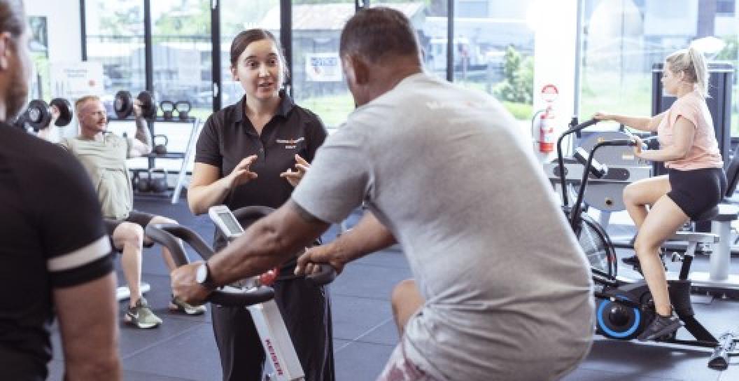 Mates4Mates therapist in gym