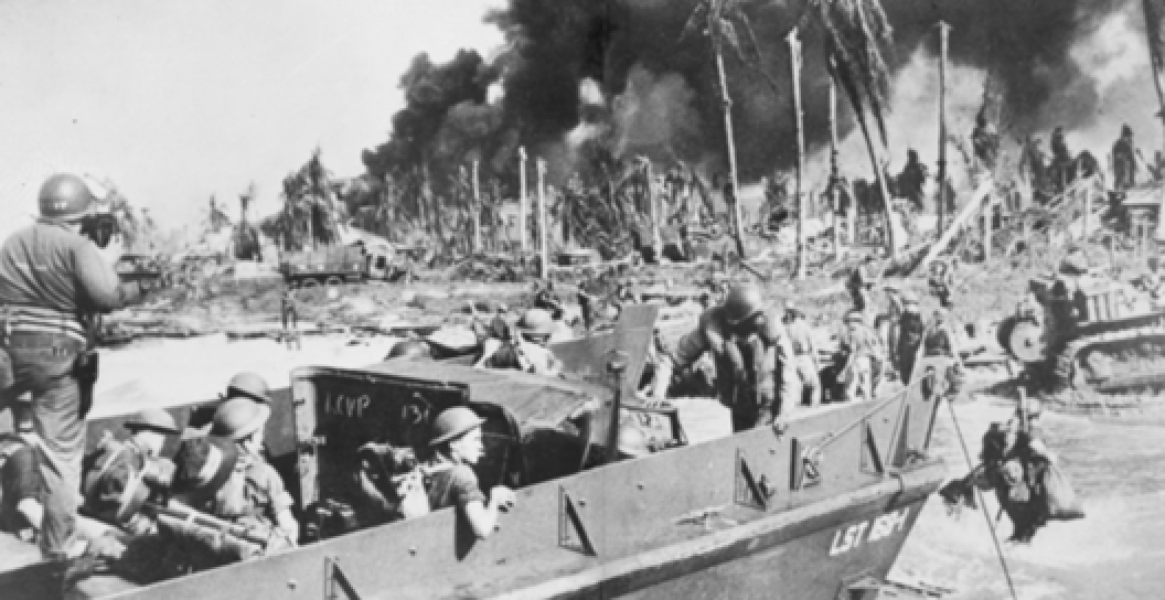 A black and white photo of Australian Troops landing at Balikpapan by boat.