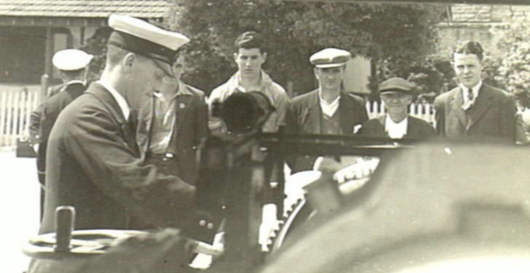 A black and white photo of Australian Merchant servicemen training in Sydney.