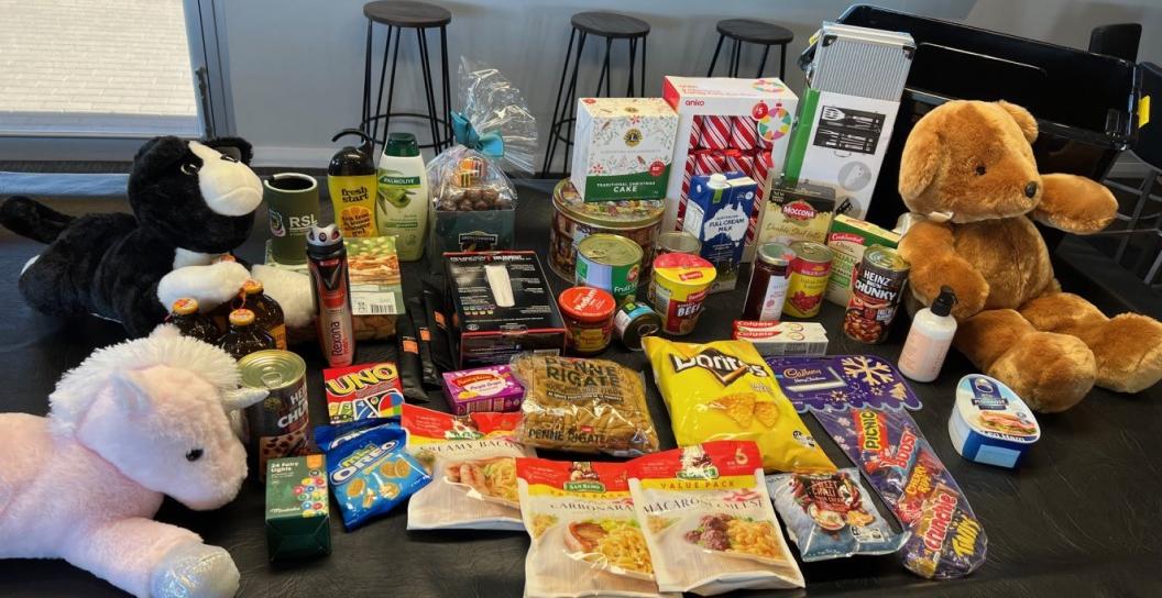 Christmas hamper contents 