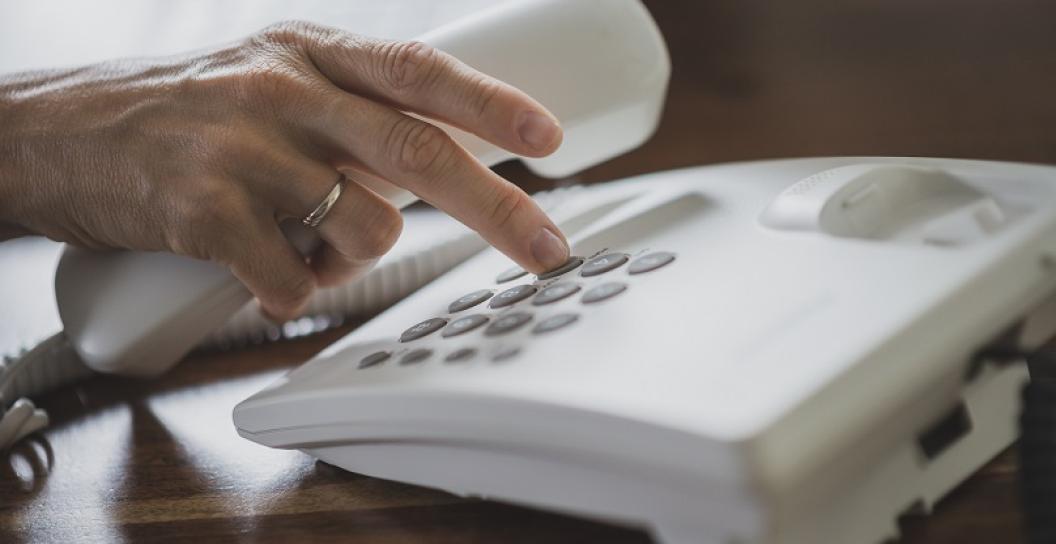 Hand dialling telephone keypad
