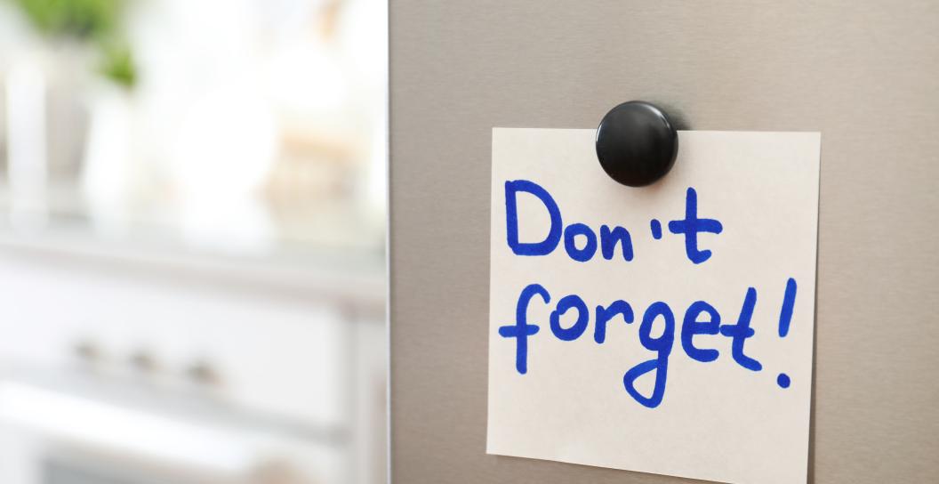 don't forget sticky note on a fridge